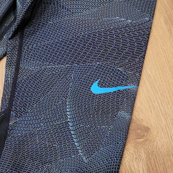 Nike Dri-Fit Capri Leggings - Picture 2 of 6